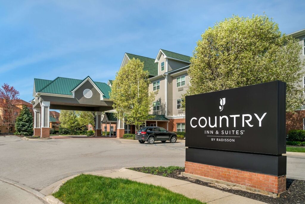 Country Inn & Suites by Radisson, Rossford – Toledo South - Image 4