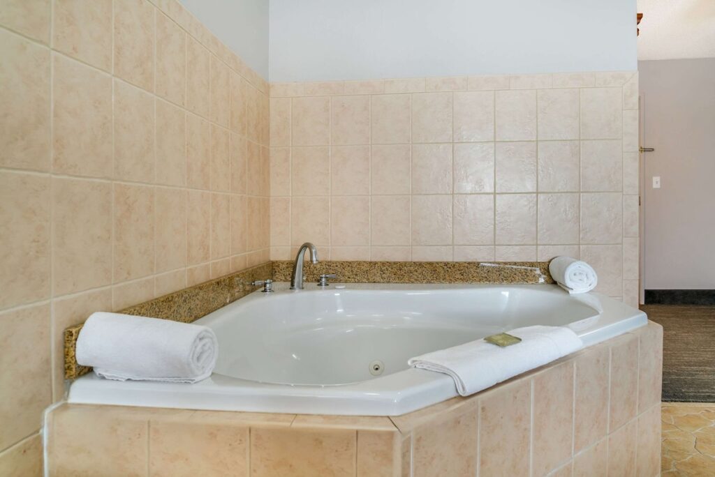 Country Inn & Suites by Radisson, Rossford – Toledo South - Image 1