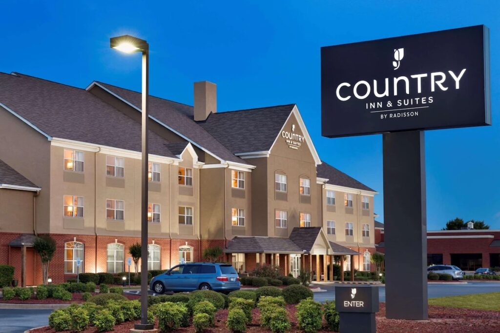 Country Inn & Suites by Radisson, Warner Robins, GA - Image 2