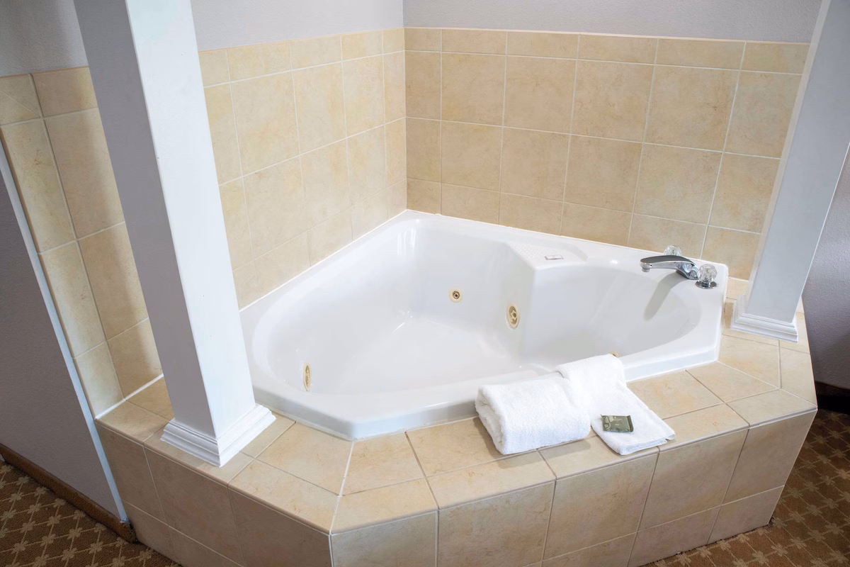 Country Inn & Suites by Radisson, Wilmington, NC - Image 1