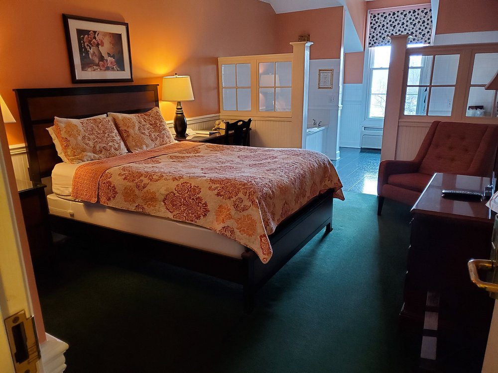 County Clare Irish Hotel & Pub - Image 3