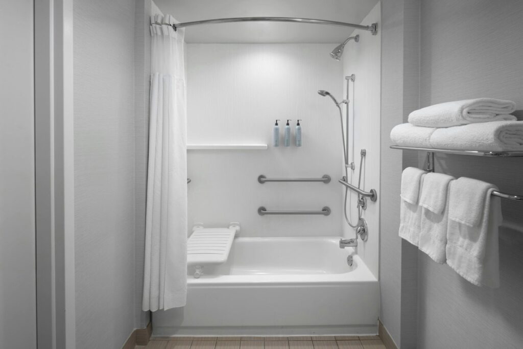 Courtyard by Marriott Atlanta Buckhead - Image 2