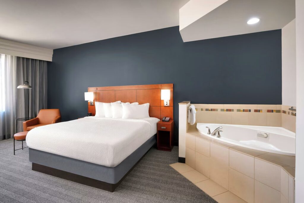 Courtyard by Marriott Lincoln Downtown - Image 5