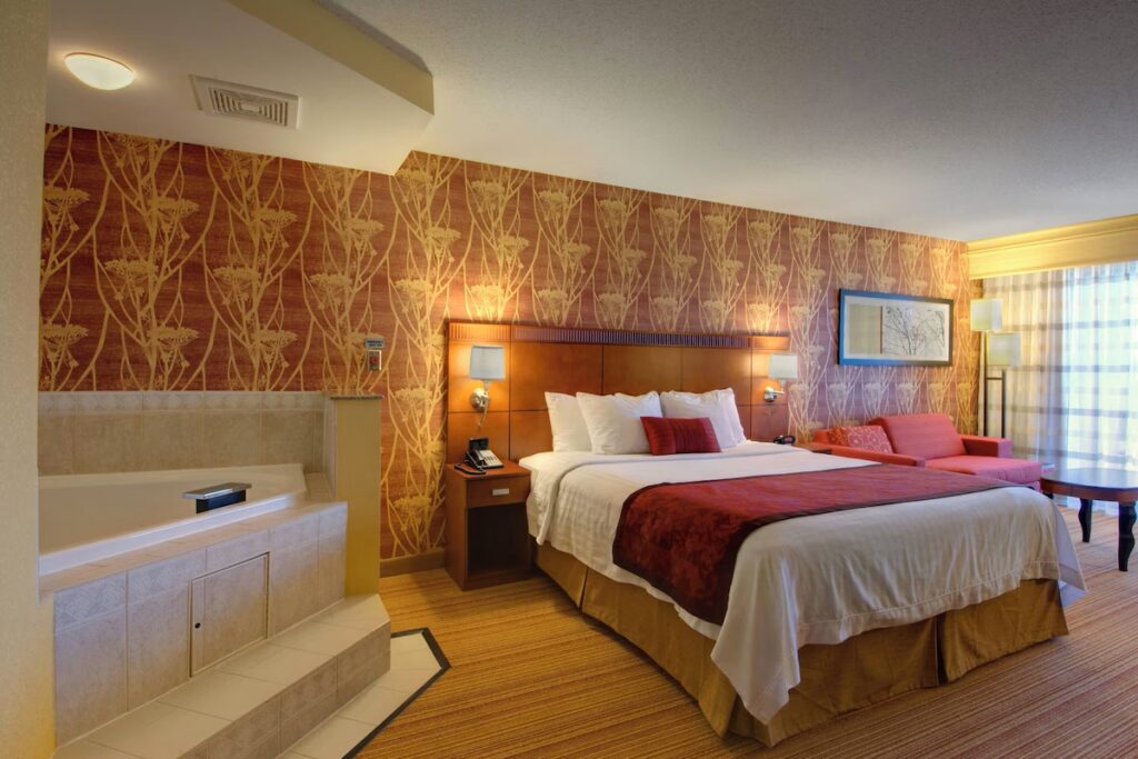 Courtyard by Marriott Madison East - Image 1