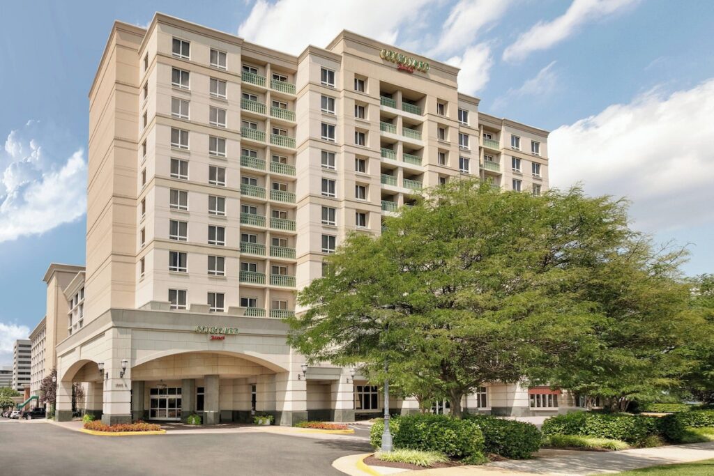 Courtyard by Marriott Tysons McLean - Image 5