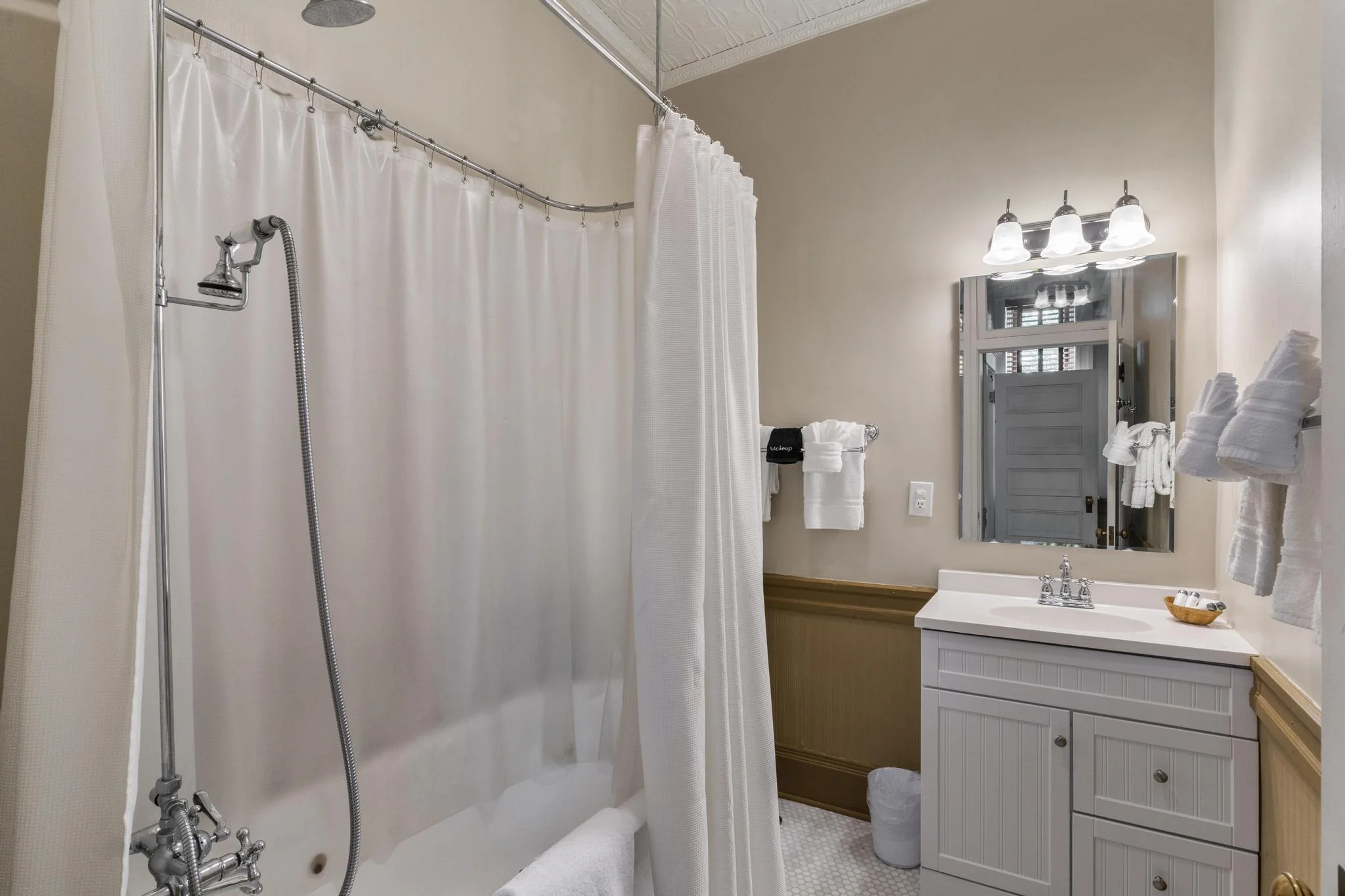 Cripple Creek Hospitality House Travel Park tub