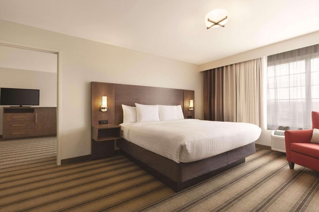 Country Inn & Suites by Radisson, Billings, MT - Image 5