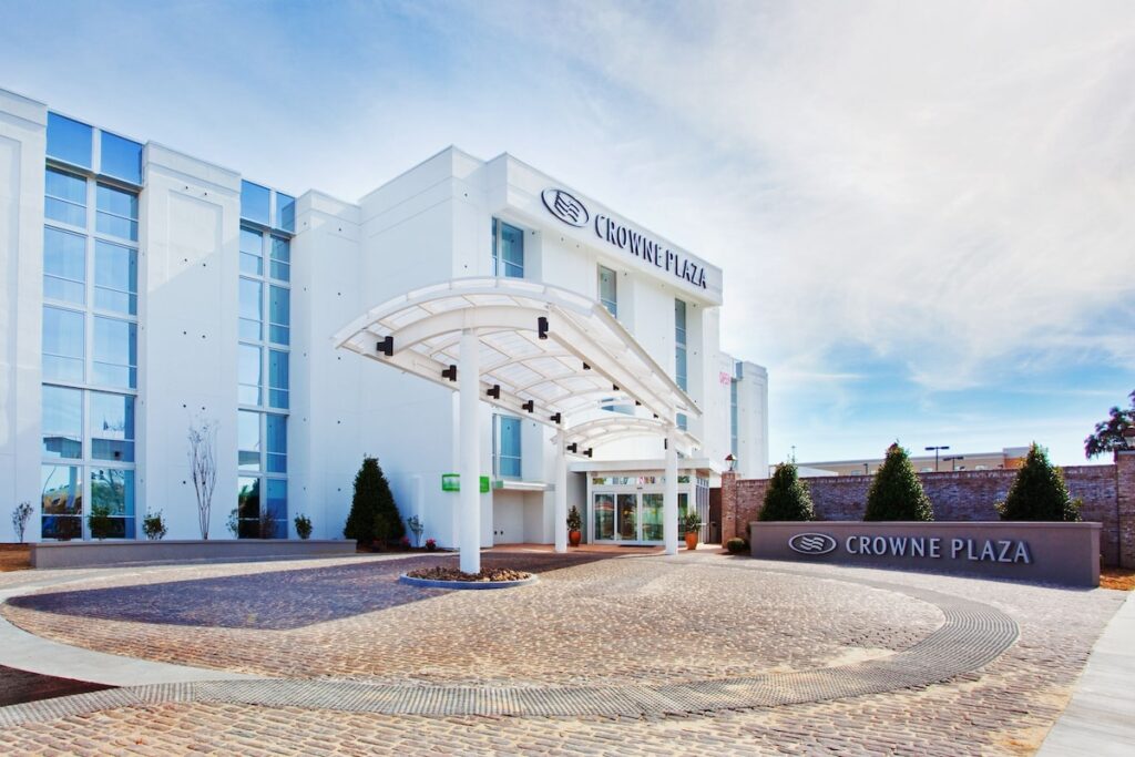 Crowne Plaza Charleston Airport – Conv Ctr by IHG - Image 2