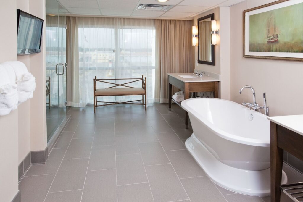 Crowne Plaza Charleston Airport – Conv Ctr by IHG