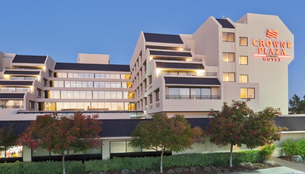 Crowne Plaza Hotel Foster City – San Mateo by IHG - Image 2