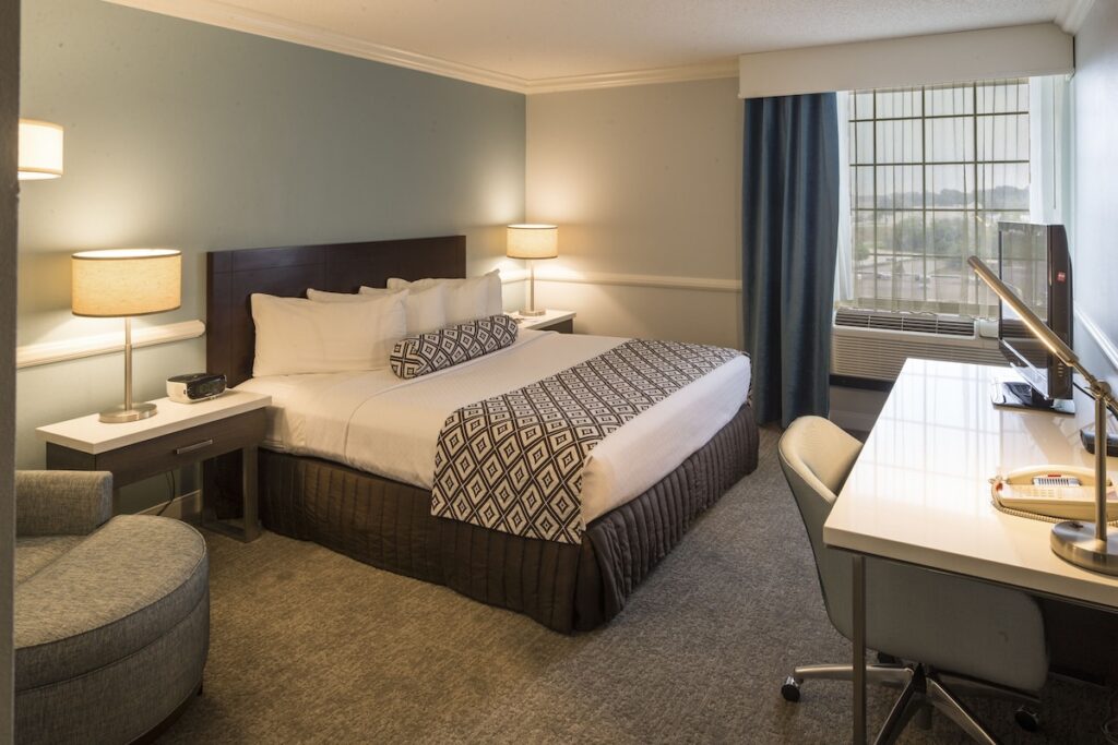 Crowne Plaza Suites Pittsburgh South by IHG - Image 2
