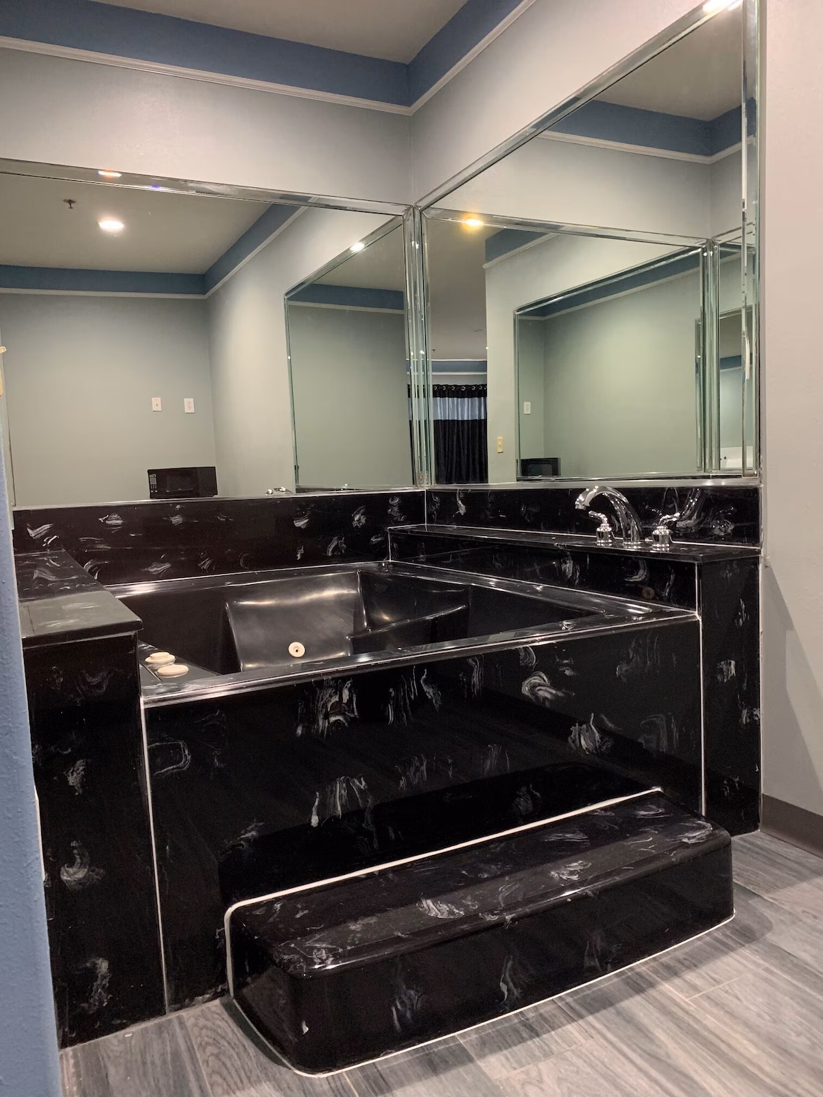 Crystal Suites - Image 1