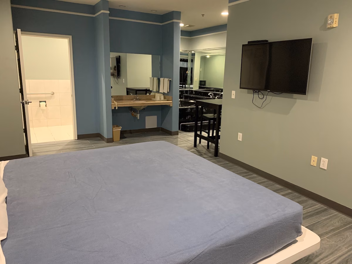 Crystal Suites - Image 4