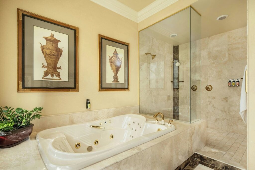 Davenport Hotel, Autograph Collection - Image 1