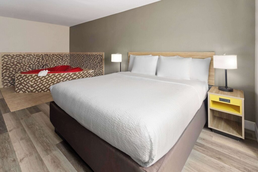 Days Inn By Wyndham Jackson Downtown - Image 3