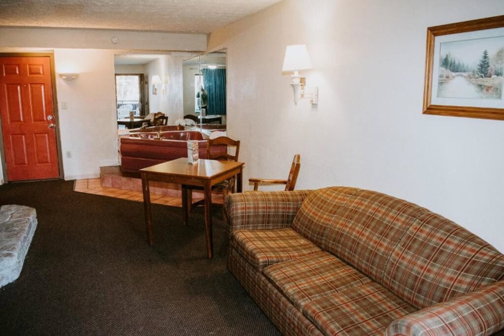 Days Inn By Wyndham Pigeon Forge South - Image 1