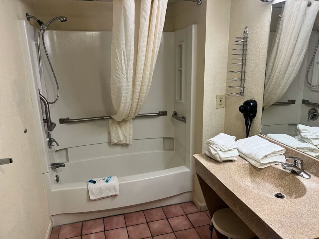 Days Inn By Wyndham Pigeon Forge South - Image 2