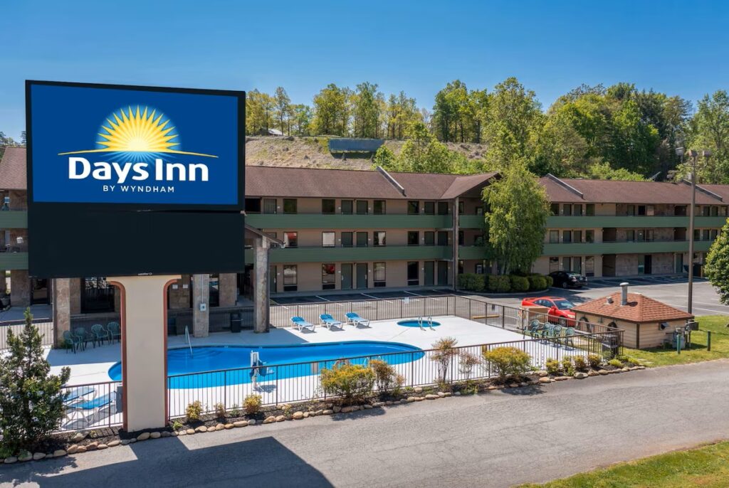Days Inn By Wyndham Pigeon Forge South - Image 4