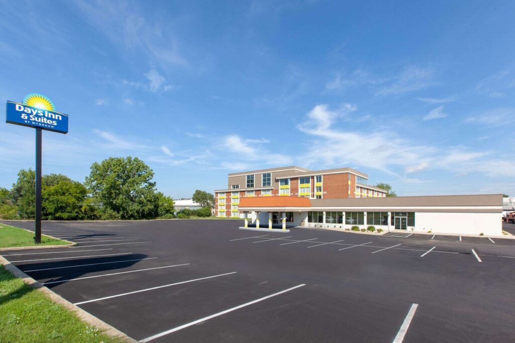 Days Inn & Suites Grand Rapids Near Downtown - Image 4