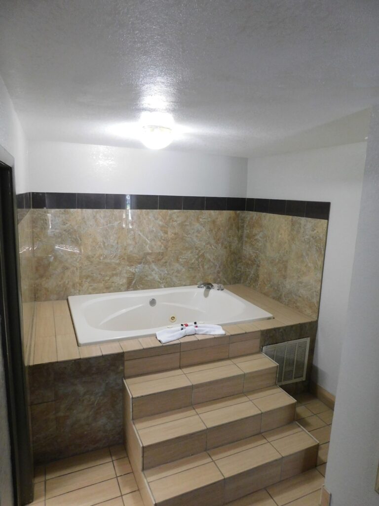 Days Inn & Suites by Wyndham Downtown Gatlinburg Parkway - Image 1