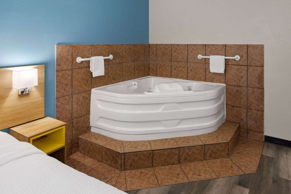 Days Inn & Suites by Wyndham Northwest Indianapolis - Image 1