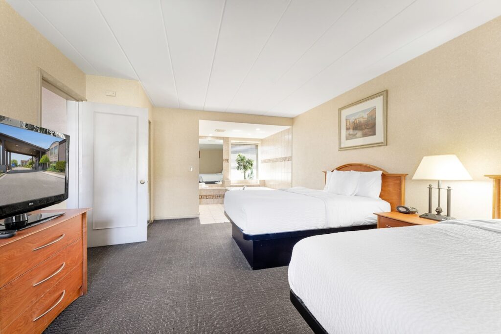 Days Inn & Suites by Wyndham Roseville/Detroit Area - Image 3