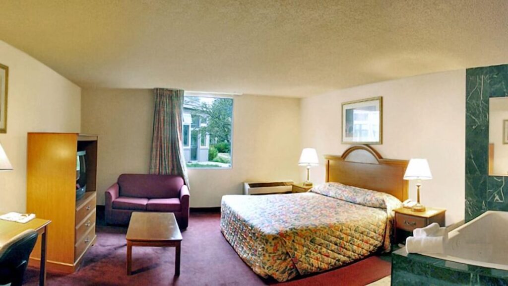 Days Inn by Wyndham Albion - Image 4