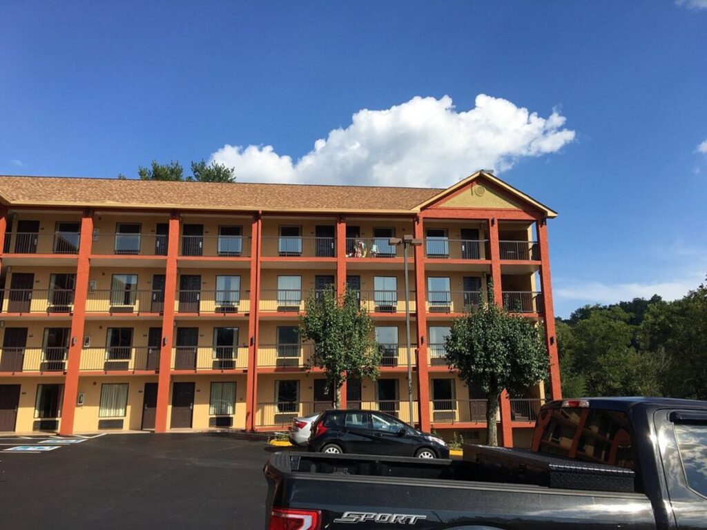 Days Inn by Wyndham Apple Valley Pigeon Forge/Sevierville - Image 3