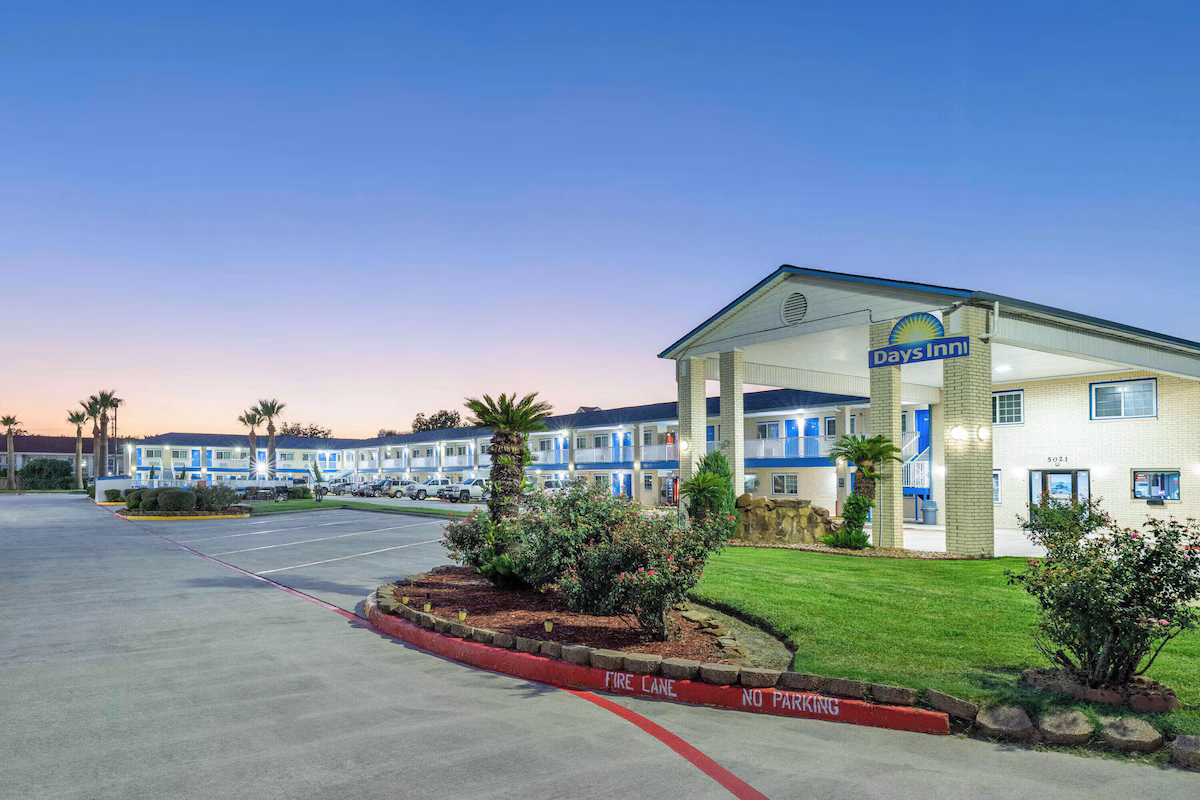 Days Inn by Wyndham Baytown Garth Road I10 East - Image 2