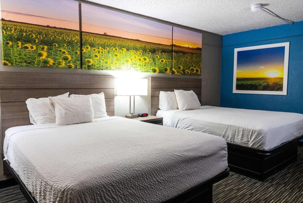 Days Inn by Wyndham Central San Antonio NW Medical Center - Image 3