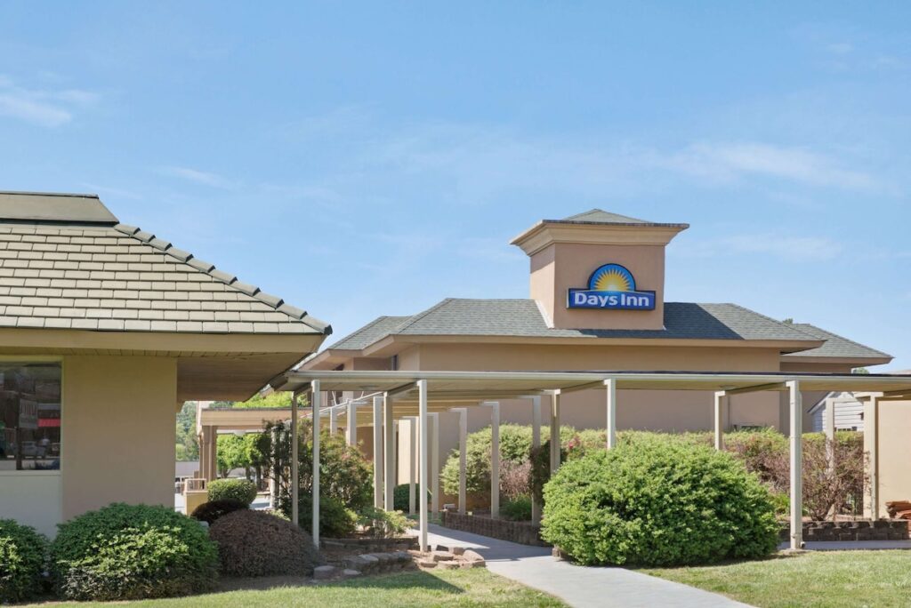 Days Inn by Wyndham Charlotte/Woodlawn Near Carowinds - Image 2