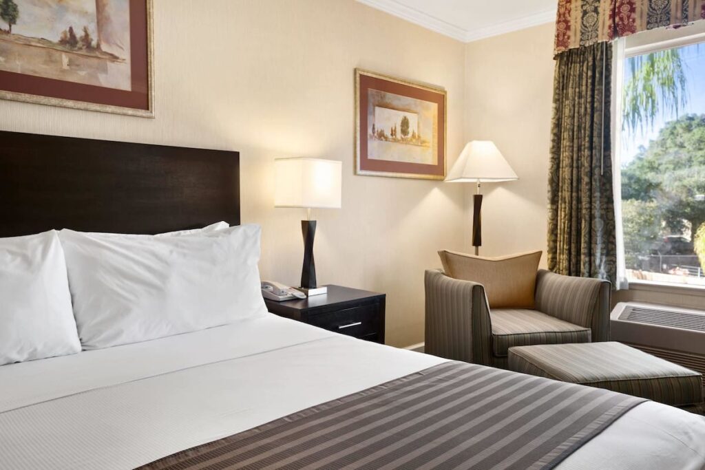 Days Inn by Wyndham Concord - Image 4