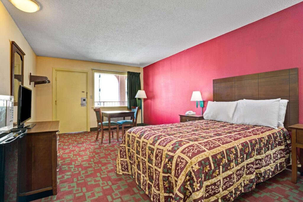 Days Inn by Wyndham Elizabeth City - Image 3