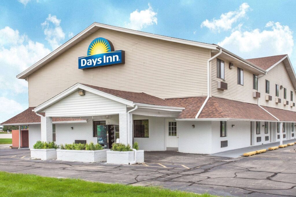 Days Inn by Wyndham Farmer City - Image 2