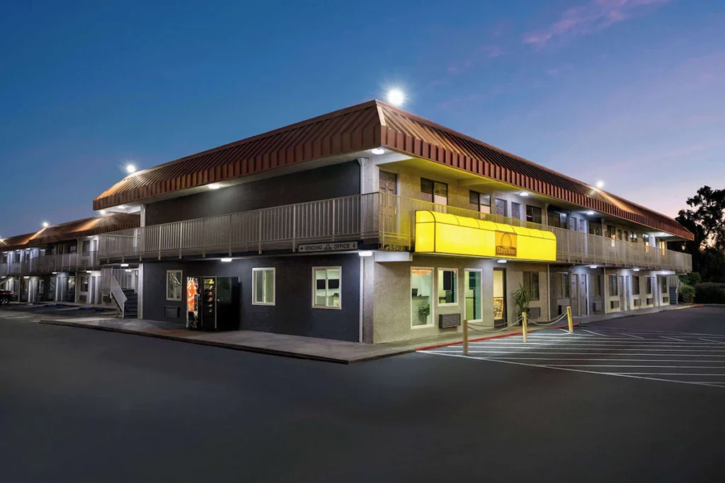 Days Inn by Wyndham Fresno South - Image 2