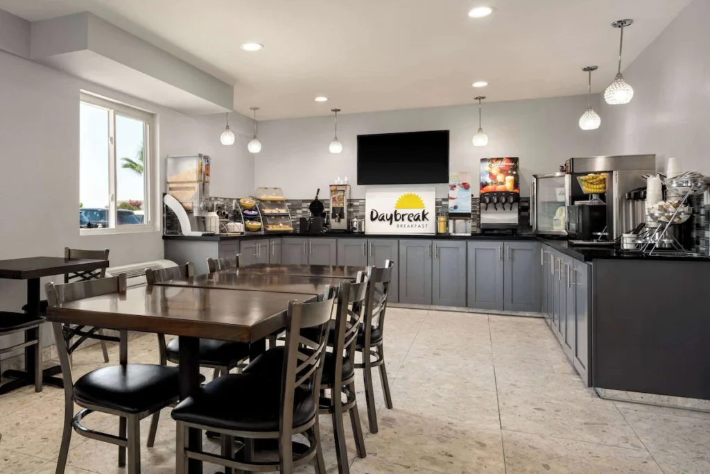 Days Inn by Wyndham Fresno South - Image 4