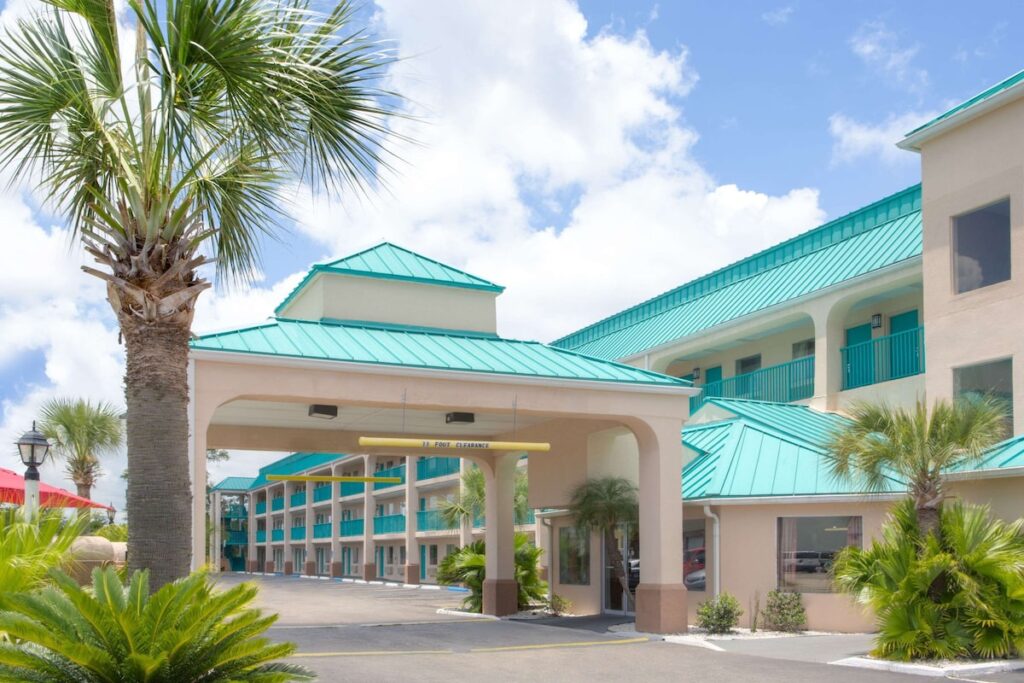 Days Inn by Wyndham Gulfport - Image 3