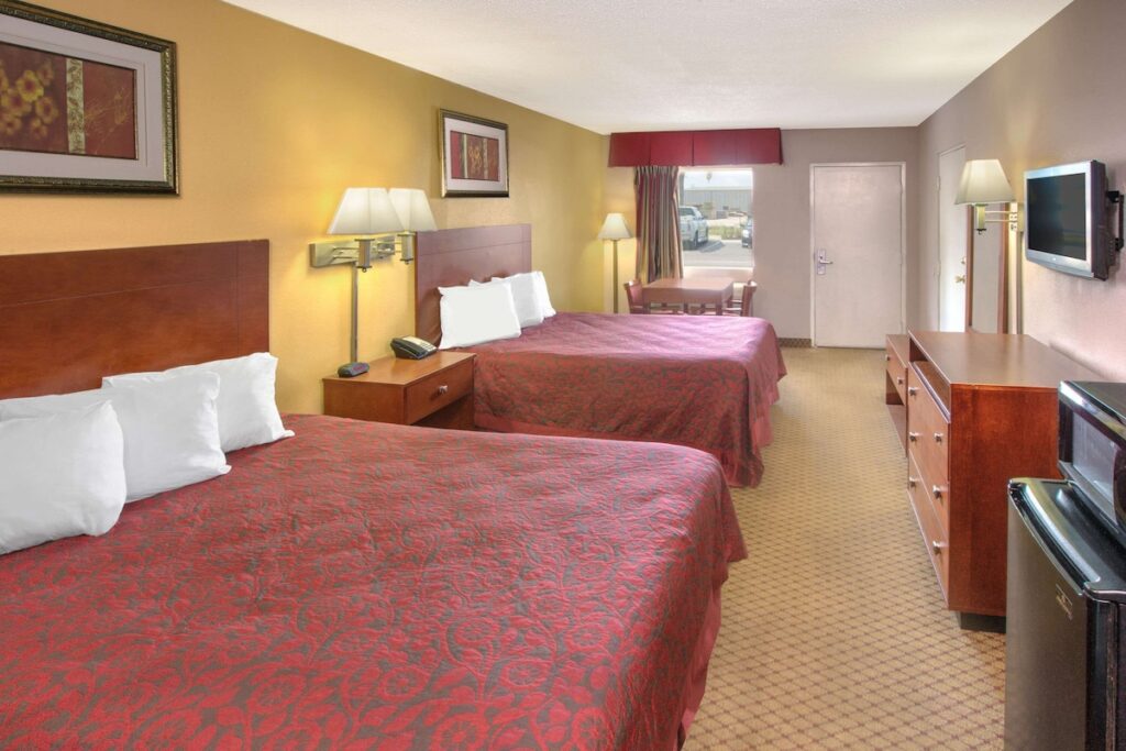 Days Inn by Wyndham Gulfport - Image 5