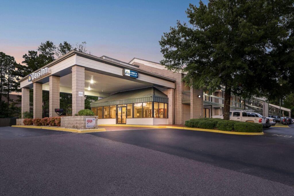 Days Inn by Wyndham Hoover Birmingham - Image 2