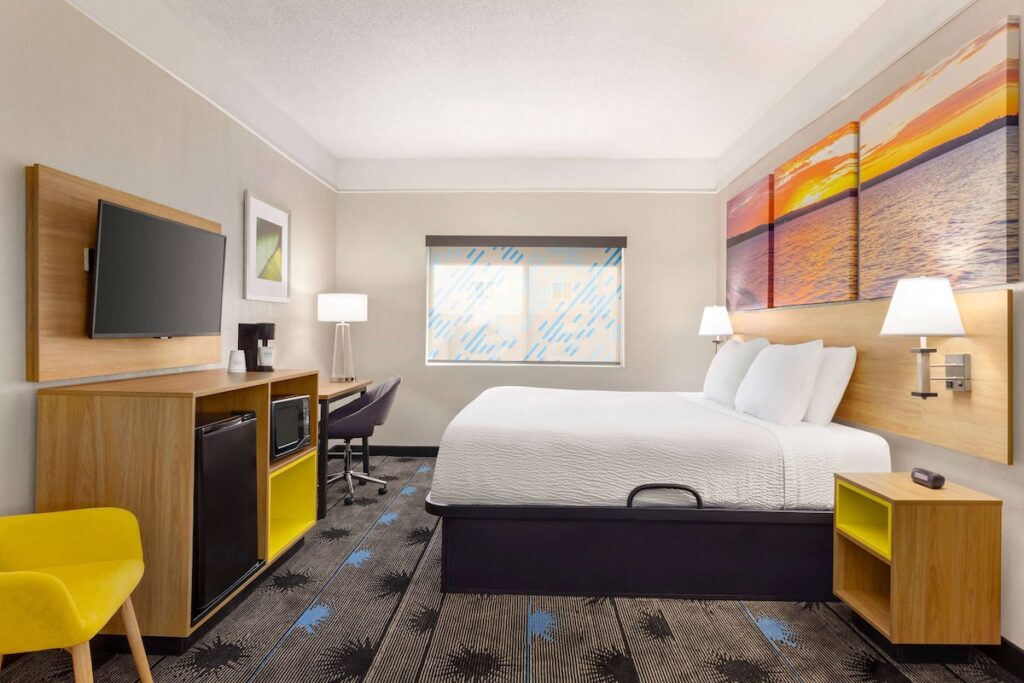 Days Inn by Wyndham Kansas City International Airport - Image 3