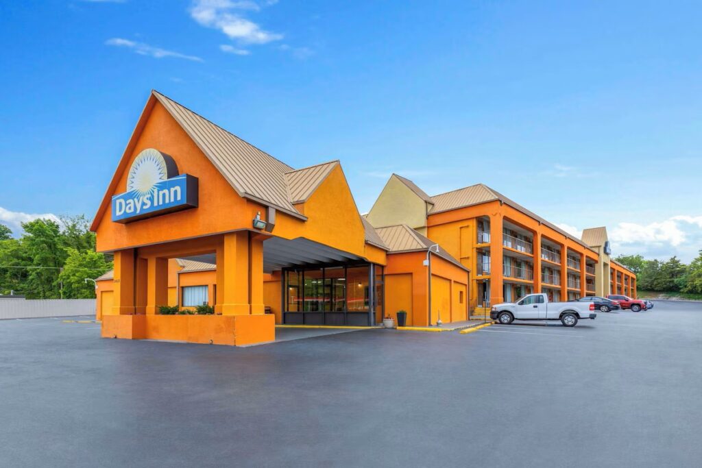 Days Inn by Wyndham Knoxville East - Image 3