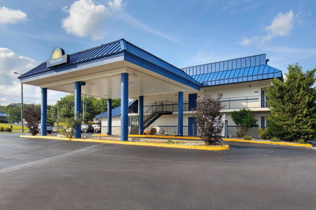 Days Inn by Wyndham Knoxville North - Image 3