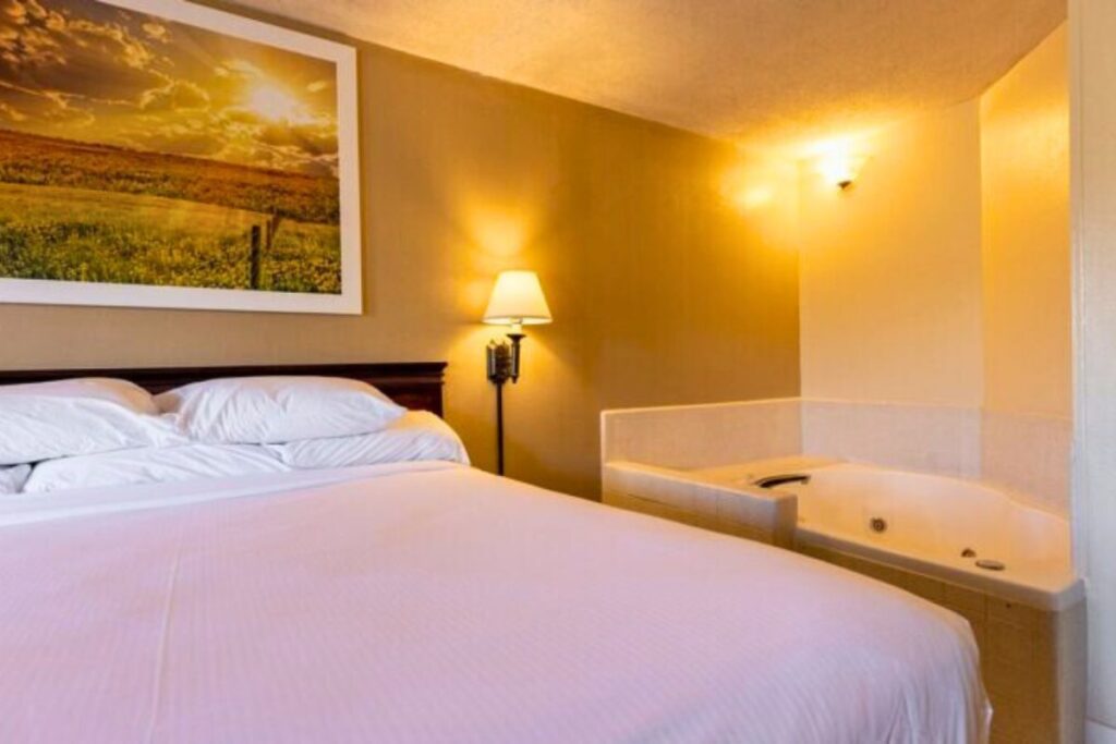 Days Inn by Wyndham Kuttawa/Eddyville - Image 3