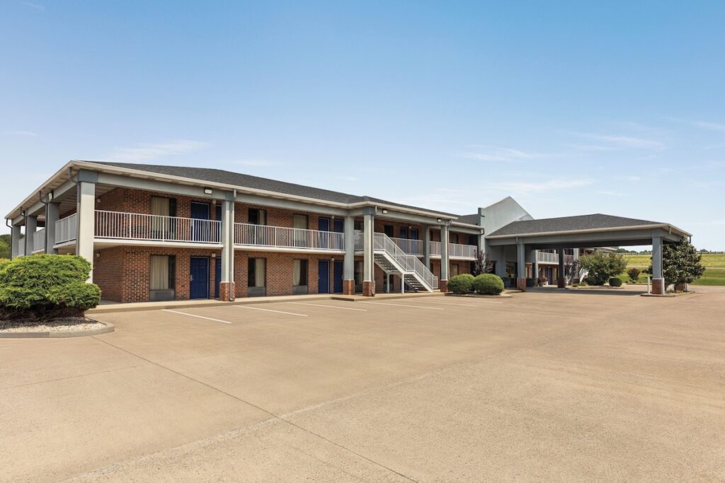 Days Inn by Wyndham Kuttawa/Eddyville - Image 4