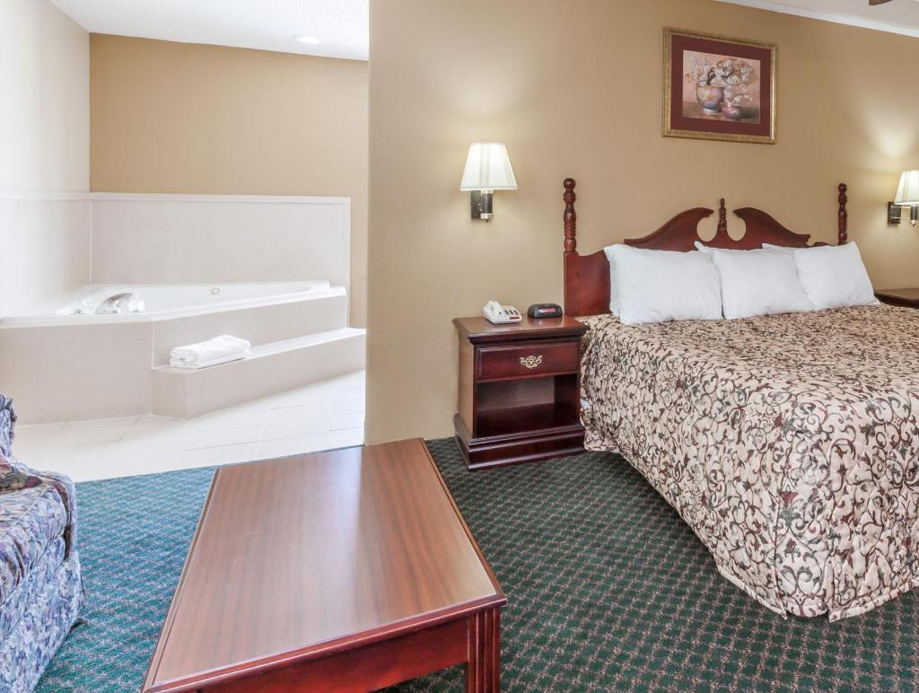 Days Inn by Wyndham LaPlace- New Orleans - Image 1