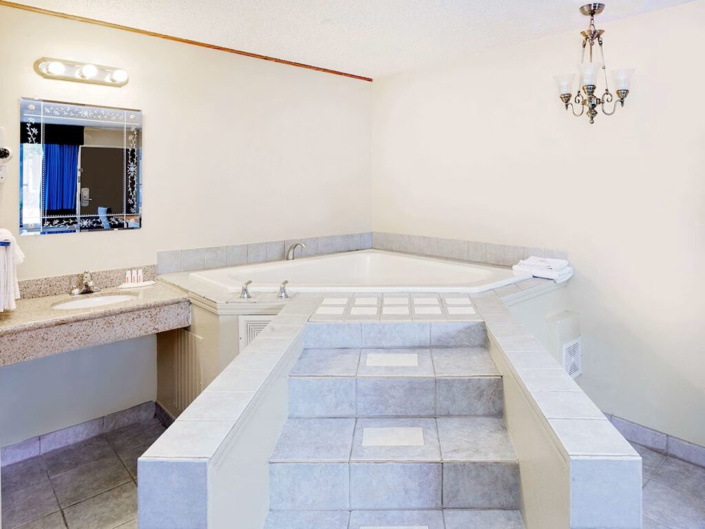 Days Inn by Wyndham Lafayette Near Lafayette Airport - Image 1