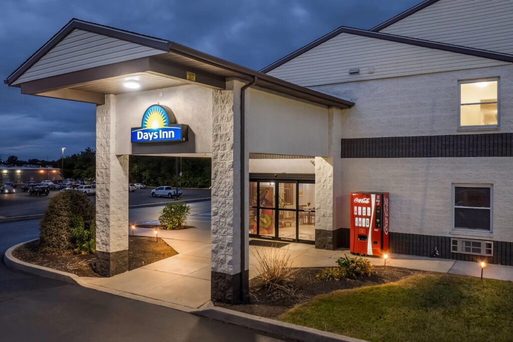 Days Inn by Wyndham Lancaster PA Dutch Country - Image 2