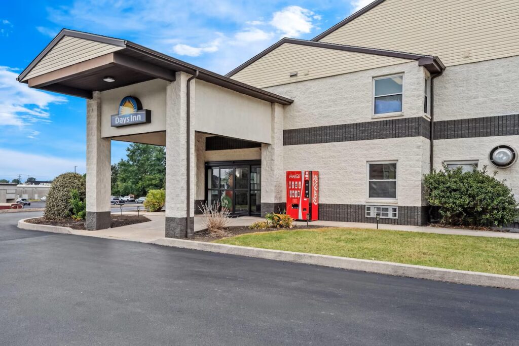 Days Inn by Wyndham Lancaster PA Dutch Country - Image 4