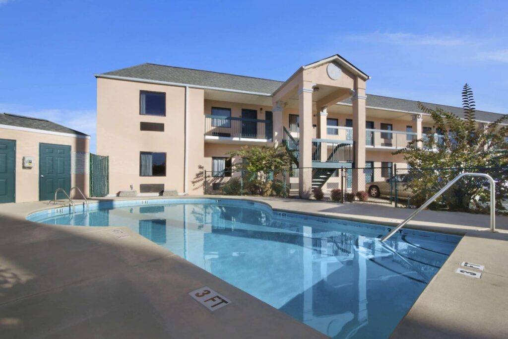 Days Inn by Wyndham Lexington - Image 2