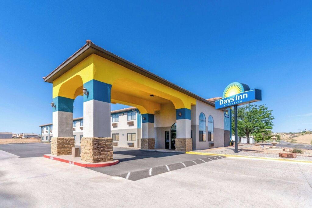 Days Inn by Wyndham Los Lunas - Image 5